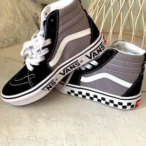 Worn 1  day Vans boys shoes